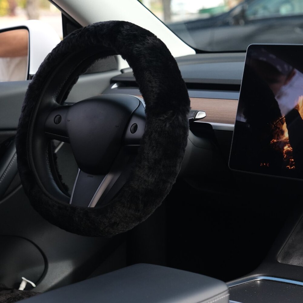 Natural Automotive Classic Sheepskin Steering Wheel Cover | 1-Piece | Black